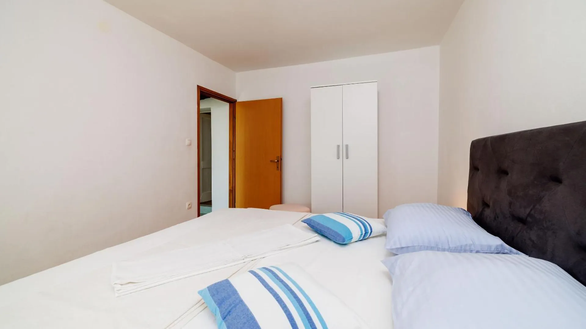 Apartments Ivan Lopar