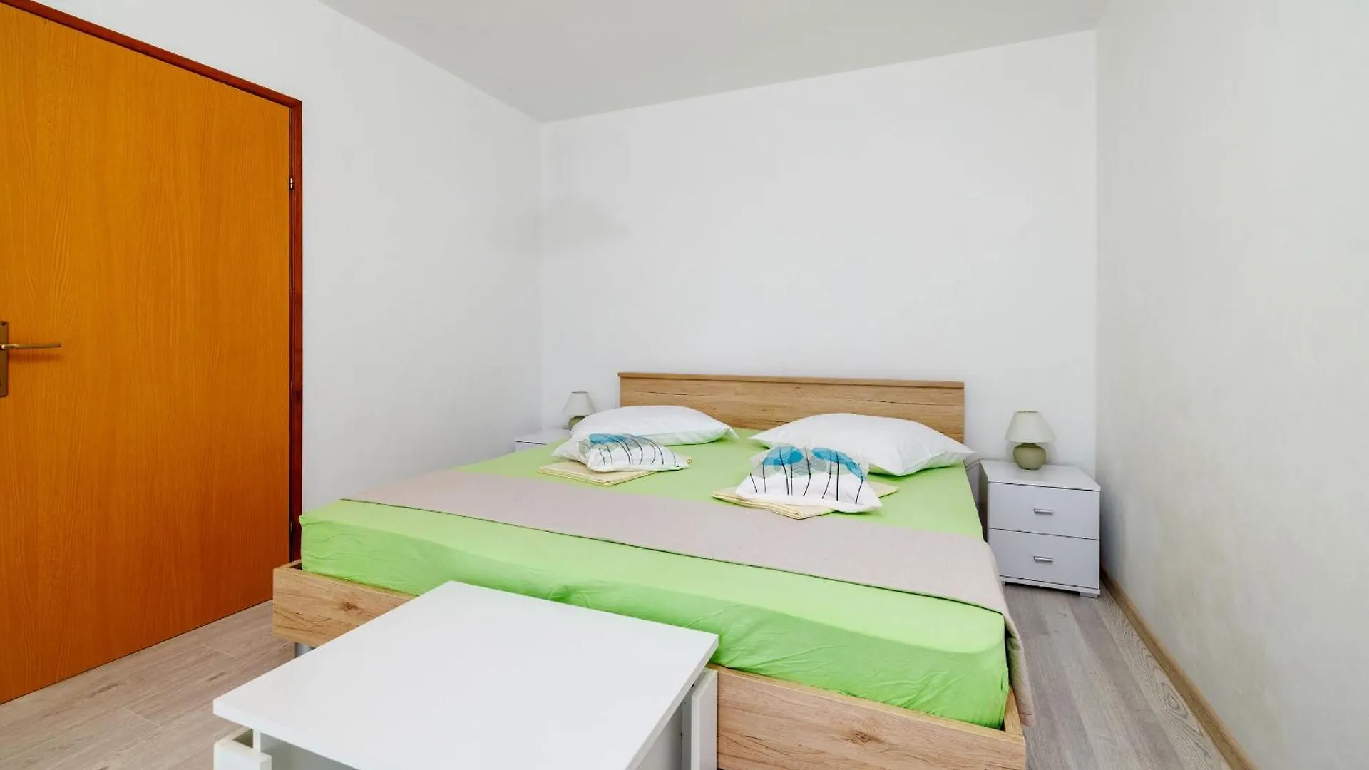 Apartments Ivan Lopar 0*,