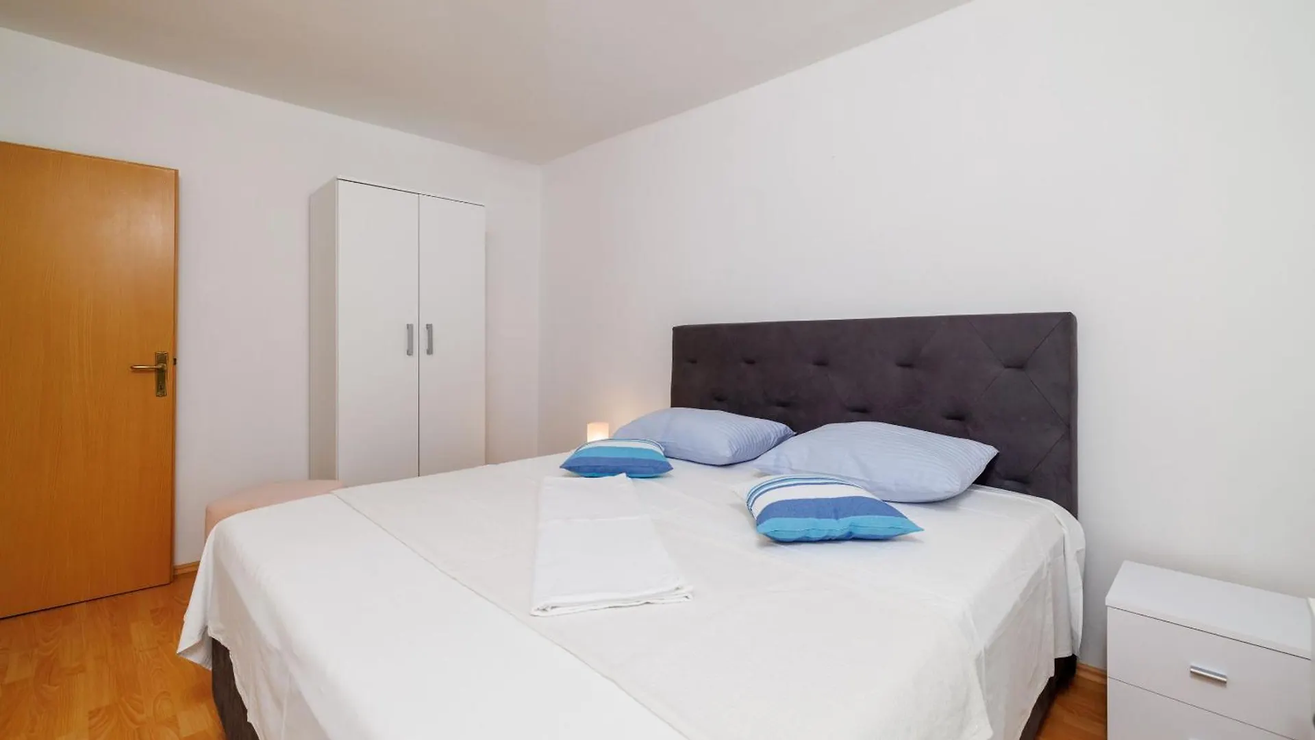 Apartments Ivan Lopar