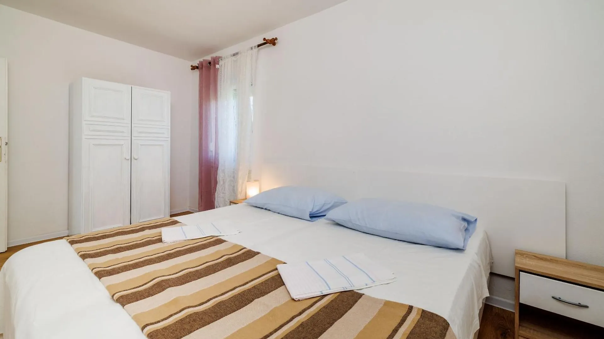 Apartments Ivan Lopar